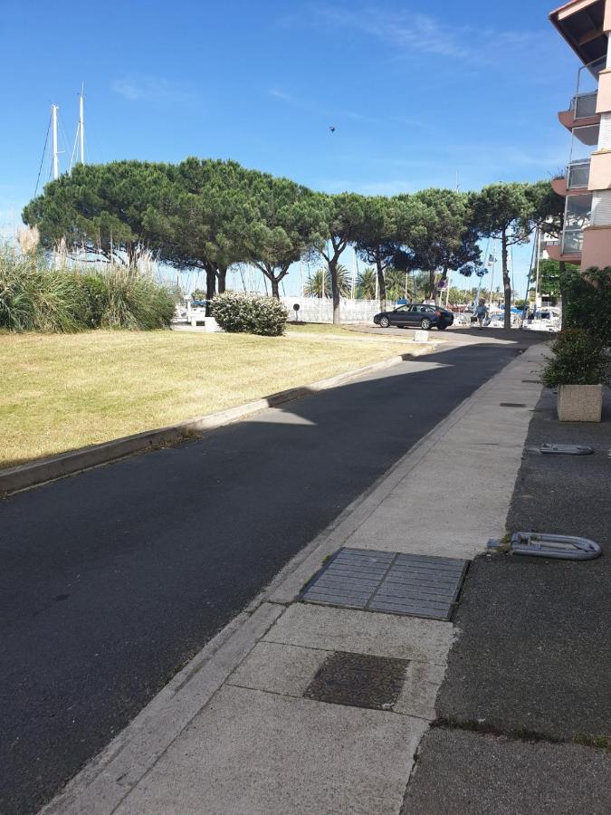 Magnifique T2 Au Calme Avec Une Superbe Vue Sur Le Port Canet-en-Roussillon Exteriör bild