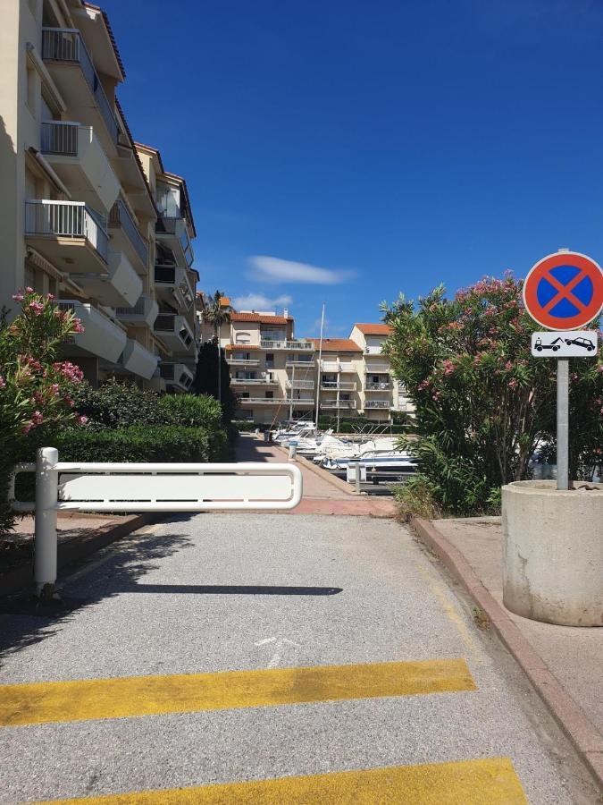 Magnifique T2 Au Calme Avec Une Superbe Vue Sur Le Port Canet-en-Roussillon Exteriör bild