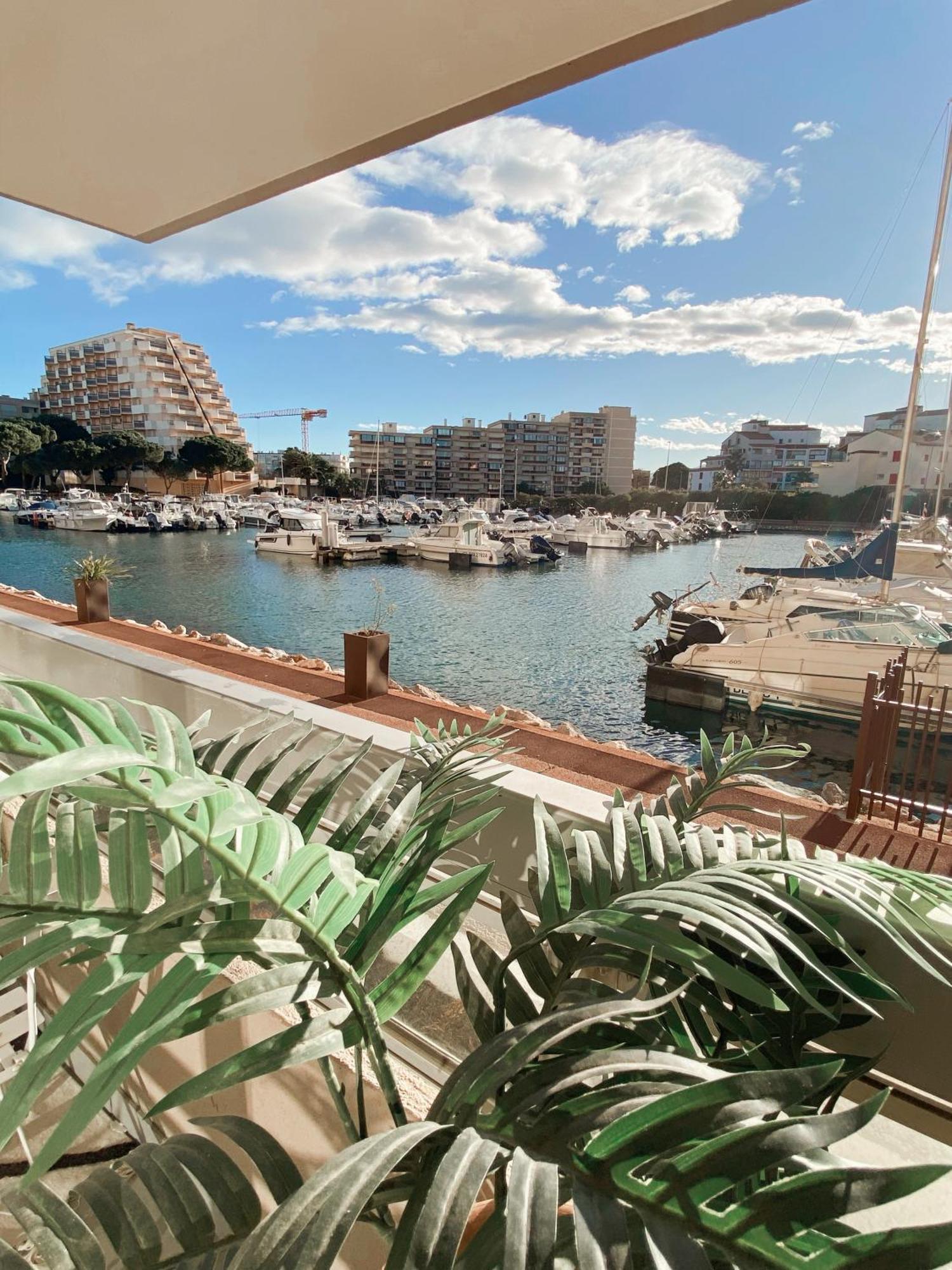 Magnifique T2 Au Calme Avec Une Superbe Vue Sur Le Port Canet-en-Roussillon Exteriör bild