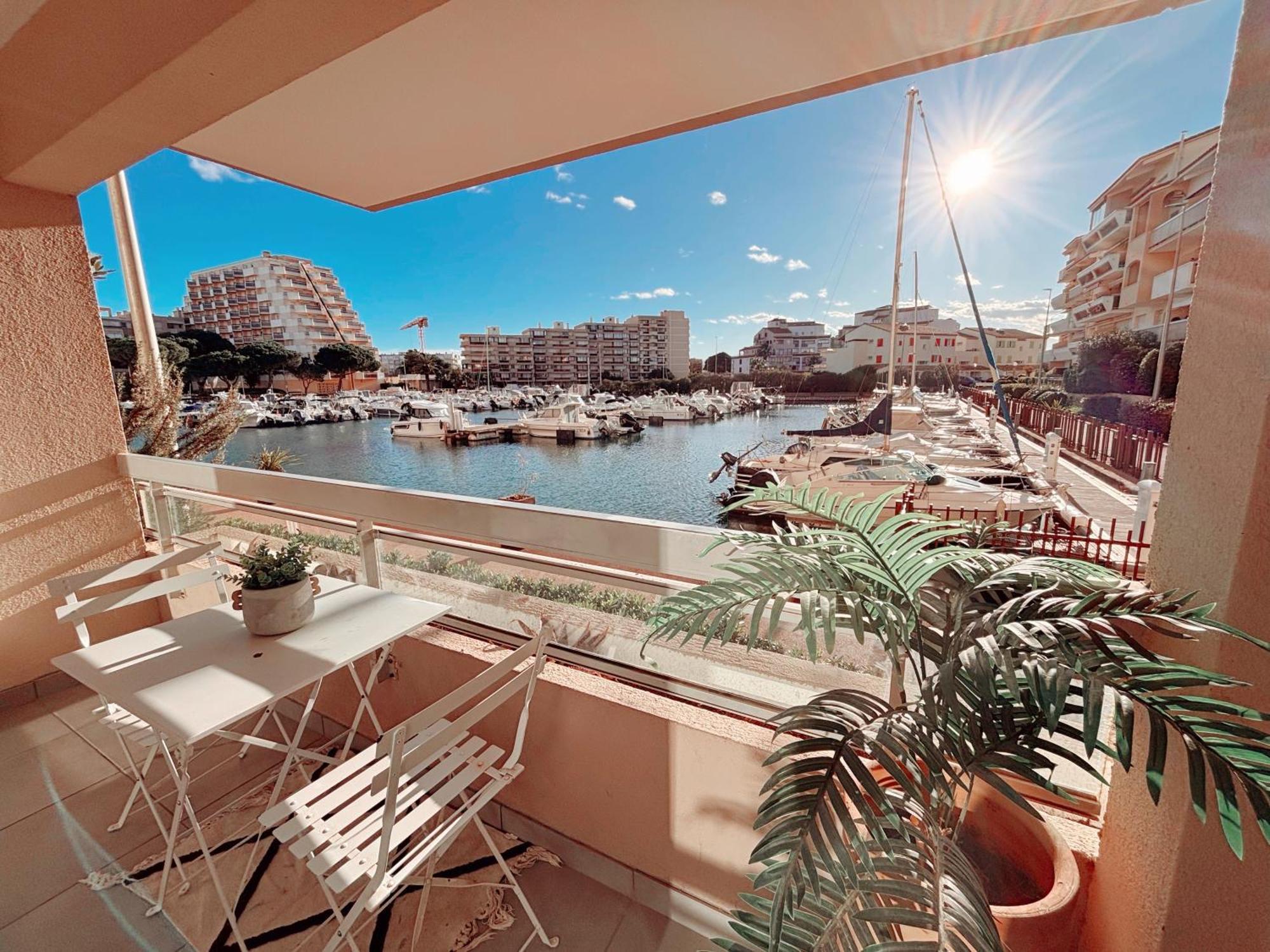 Magnifique T2 Au Calme Avec Une Superbe Vue Sur Le Port Canet-en-Roussillon Exteriör bild