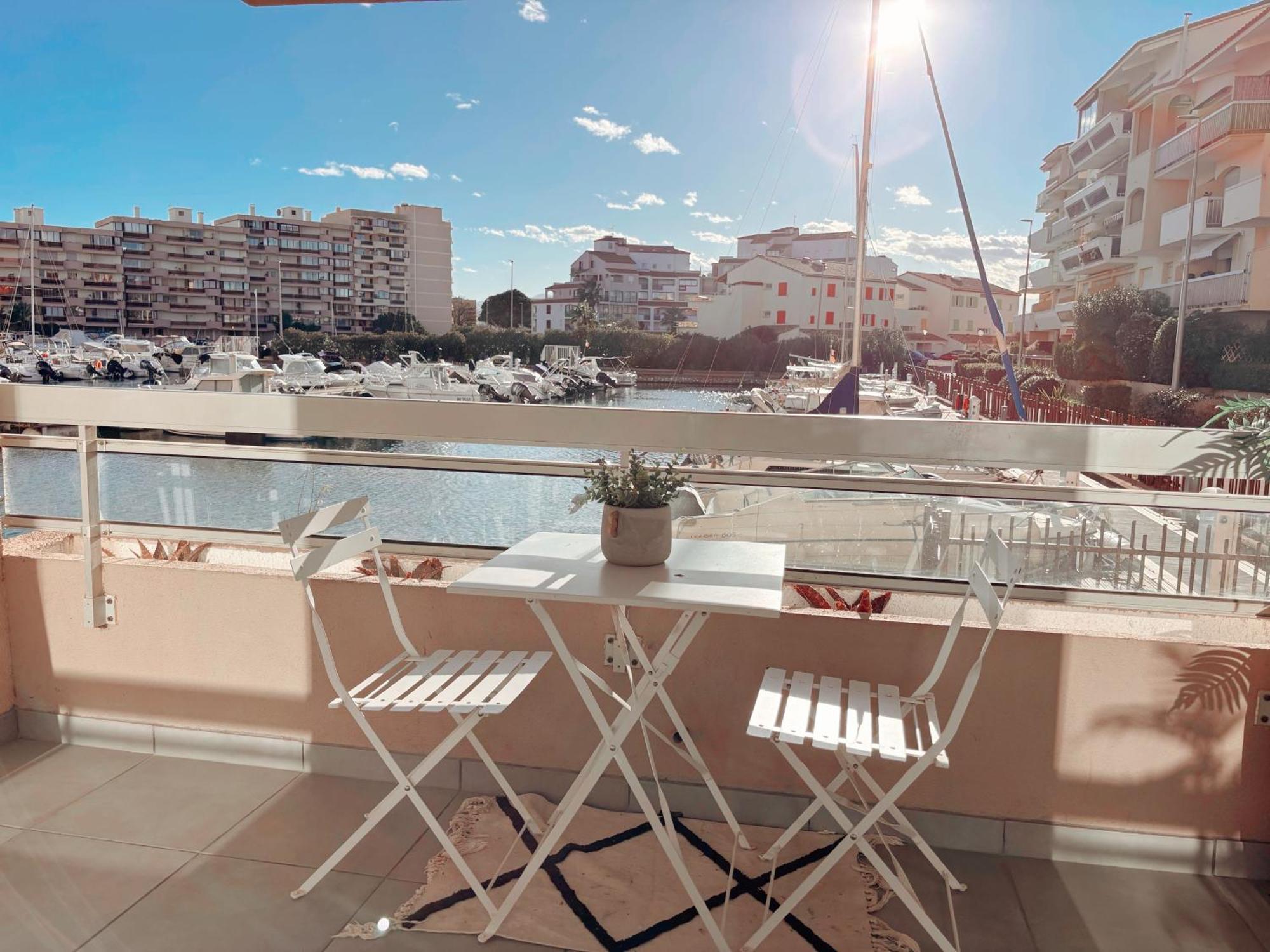 Magnifique T2 Au Calme Avec Une Superbe Vue Sur Le Port Canet-en-Roussillon Exteriör bild